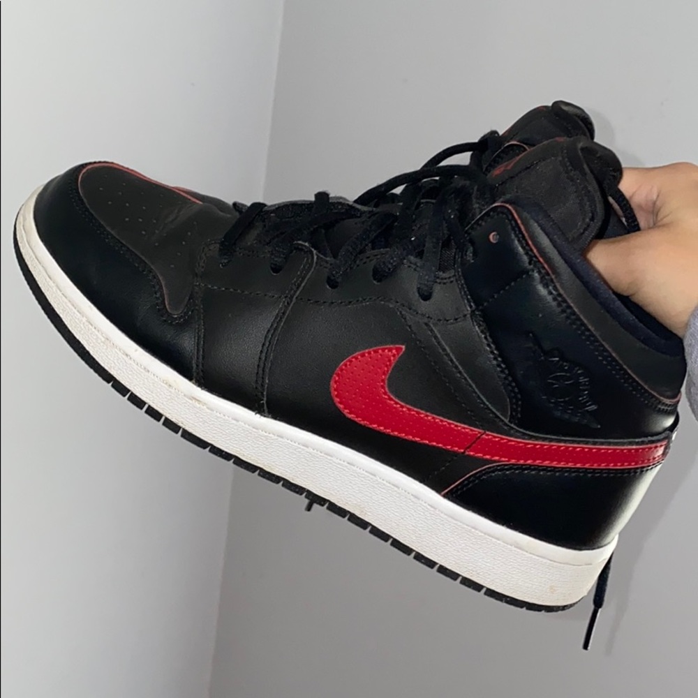 Nike Air Jordan 1 - Black Gym Red